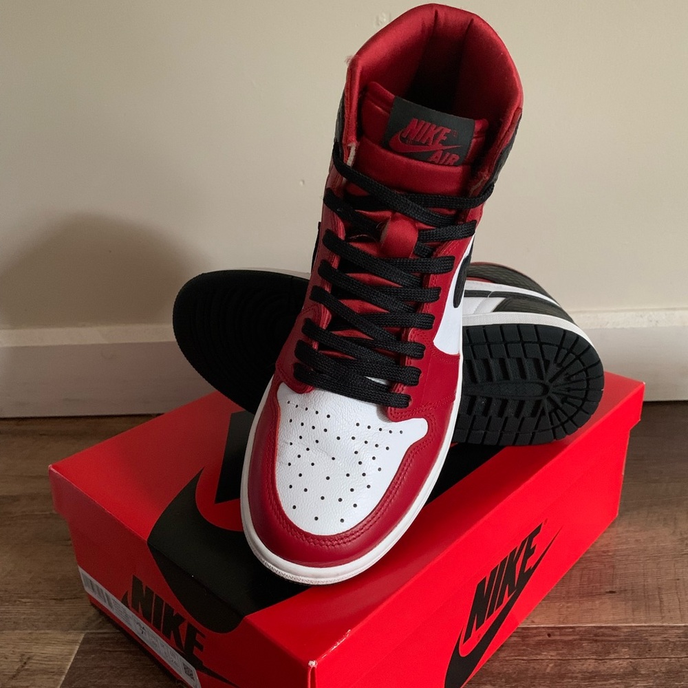 Jordan 1 Retro High Satin Snake Chicago